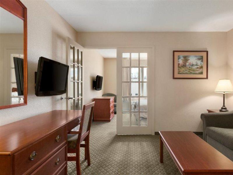 Days Inn & Suites By Wyndham Winkler Εξωτερικό φωτογραφία