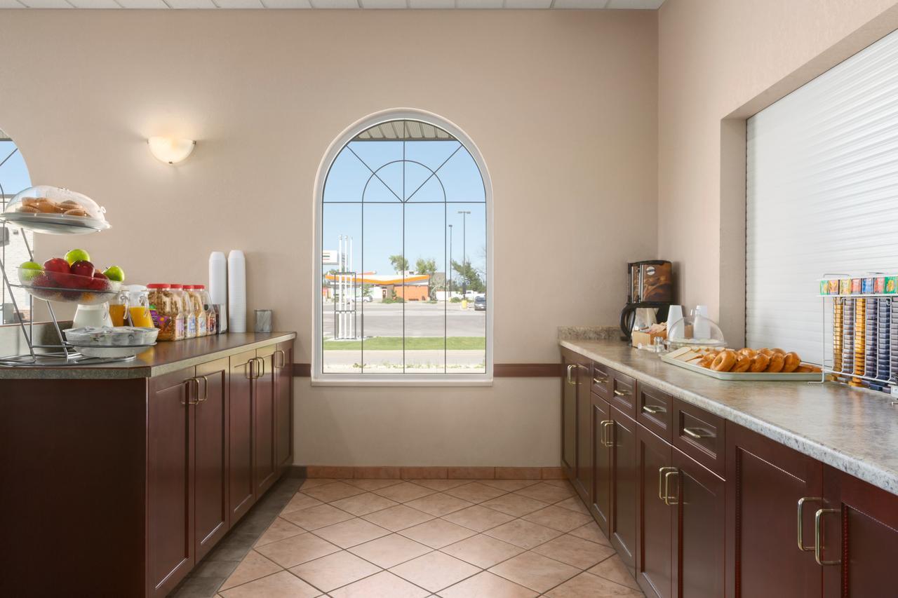 Days Inn & Suites By Wyndham Winkler Εξωτερικό φωτογραφία